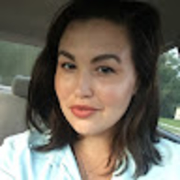 Meet your Posher, Courtney - Picture 1 of 1